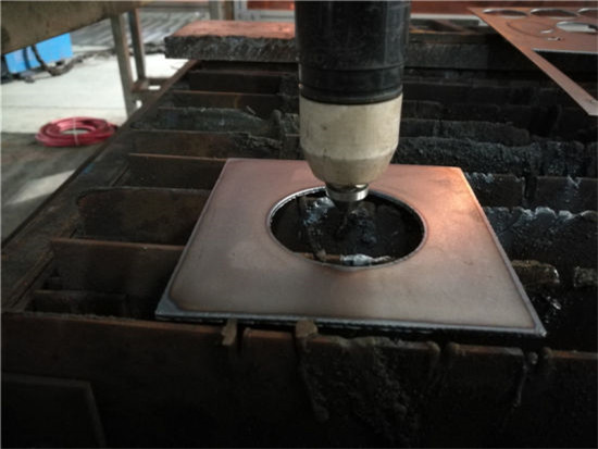 स्टेनलेस स्टील के लिए 1500 * 3000 मिमी 100 ए पोर्टेबल सीएनसी प्लाज्मा कटर काटने की मशीन